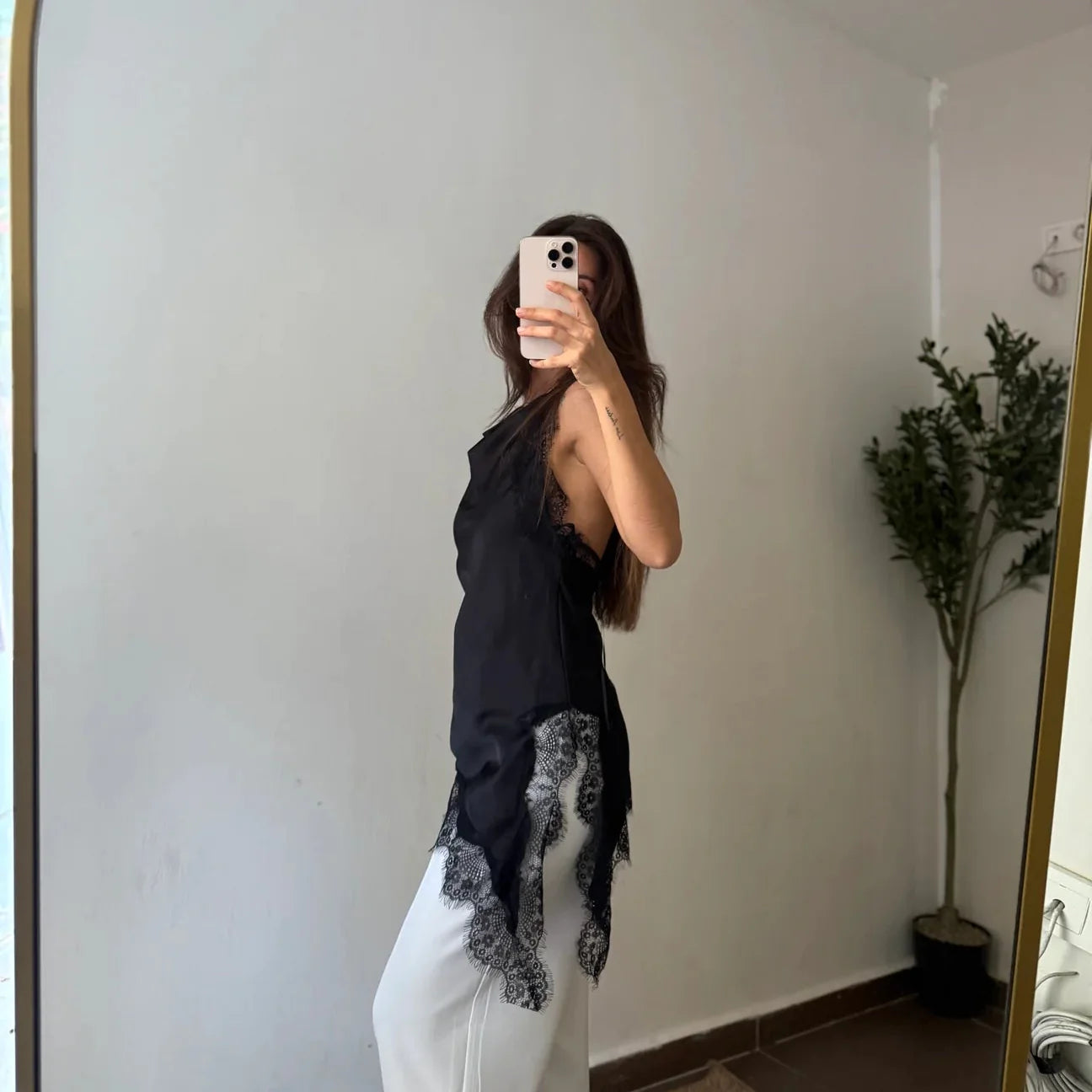 ARIA | Haut à col halter en dentelle